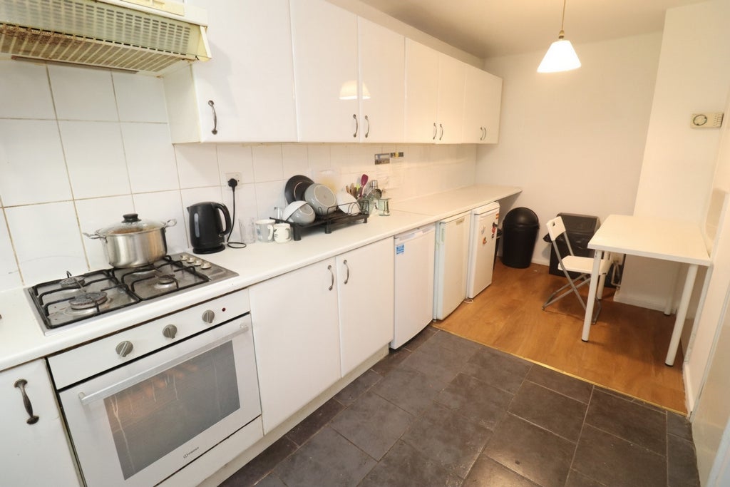 Room Globe Road in Greater London