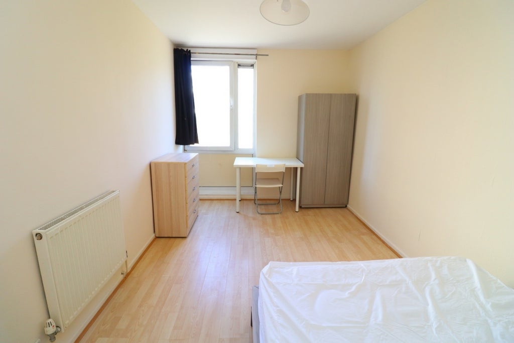 Room Globe Road in Greater London