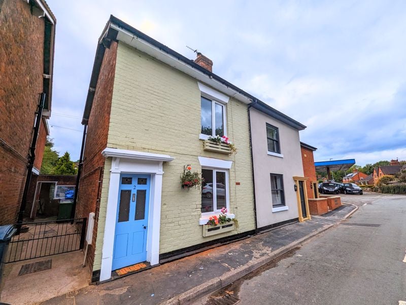 House Weir Road in Hanwood