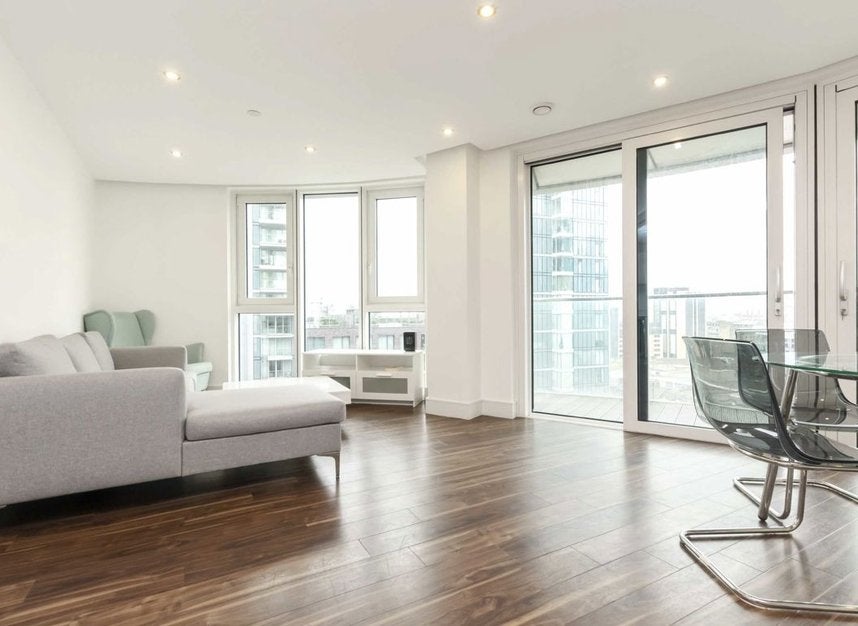 Flat Alie Street in Greater London