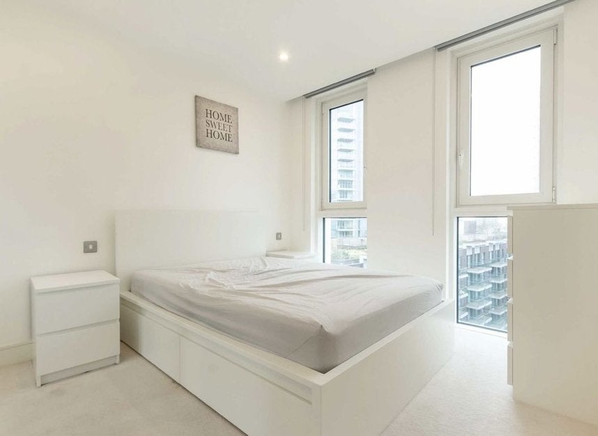 Flat Alie Street in Greater London