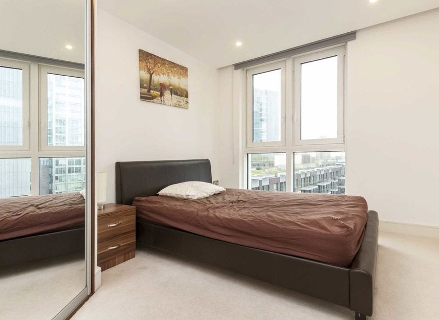 Flat Alie Street in Greater London