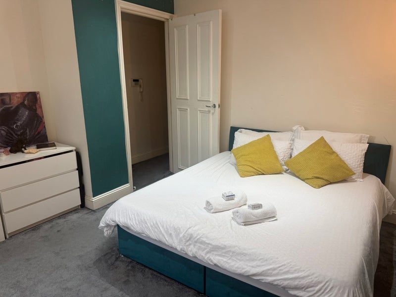 Room Ravenscroft Road in Greater London