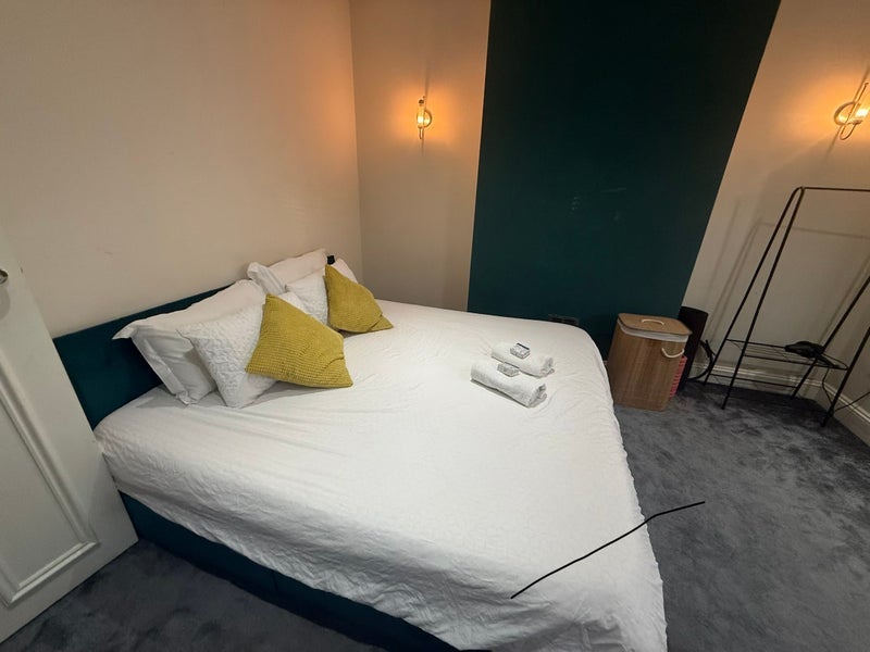 Room Ravenscroft Road in Greater London
