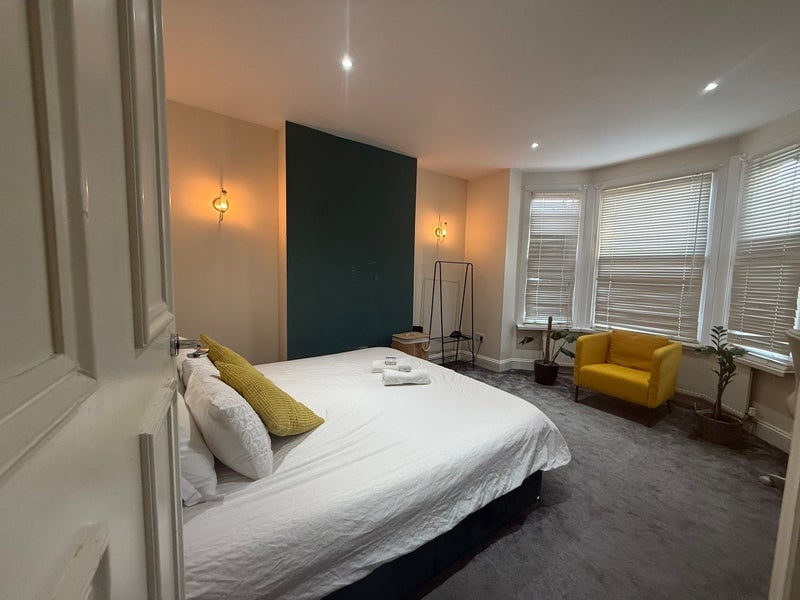 Room Ravenscroft Road in Greater London