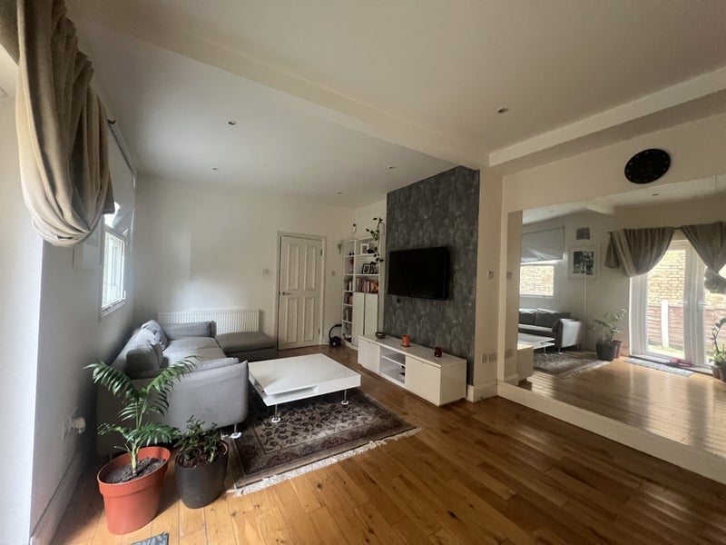 Room Ravenscroft Road in Greater London