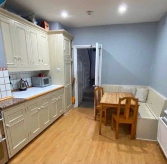 Room Fontarabia Road in Greater London