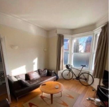 Room Fontarabia Road in Greater London