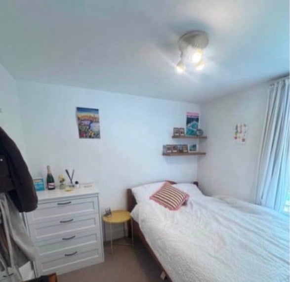 Room Fontarabia Road in Greater London