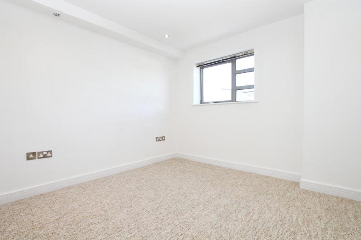 Flat Gloucester Road in Bristol