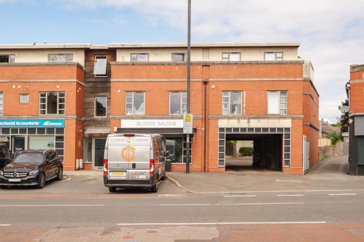 Flat Gloucester Road in Bristol