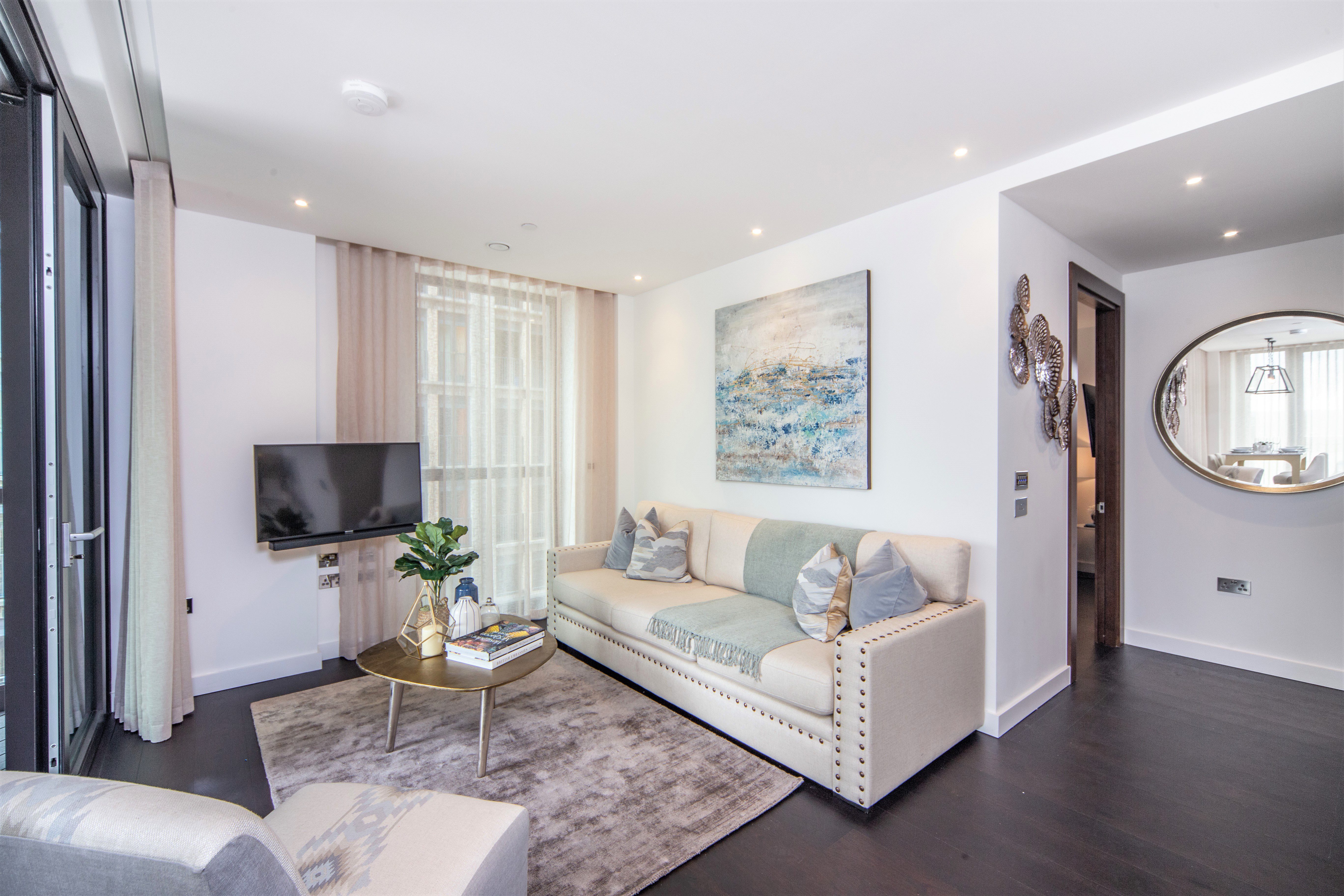 Flat Charles Grinling Walk in London