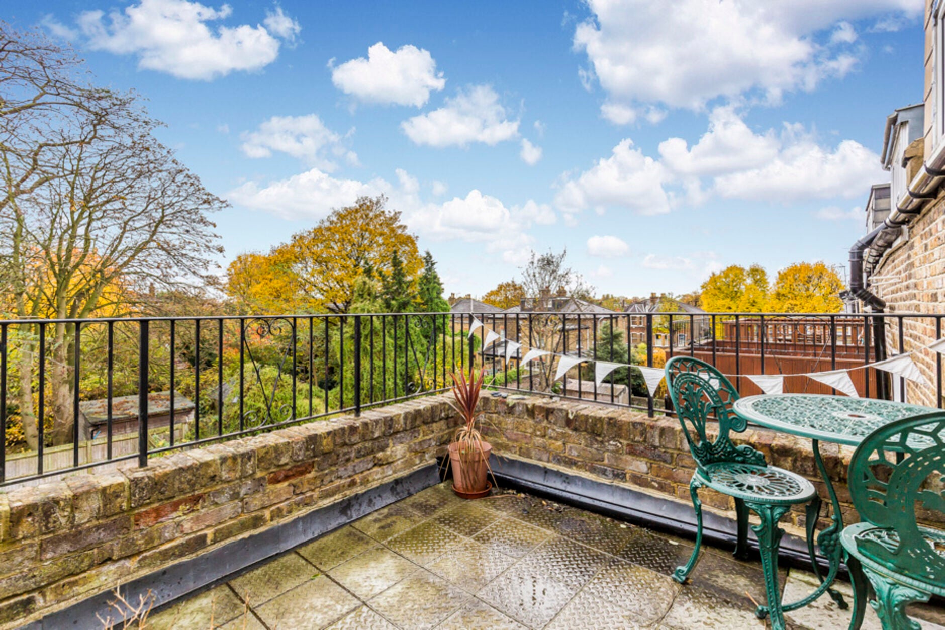House Bassein Park Road in Greater London