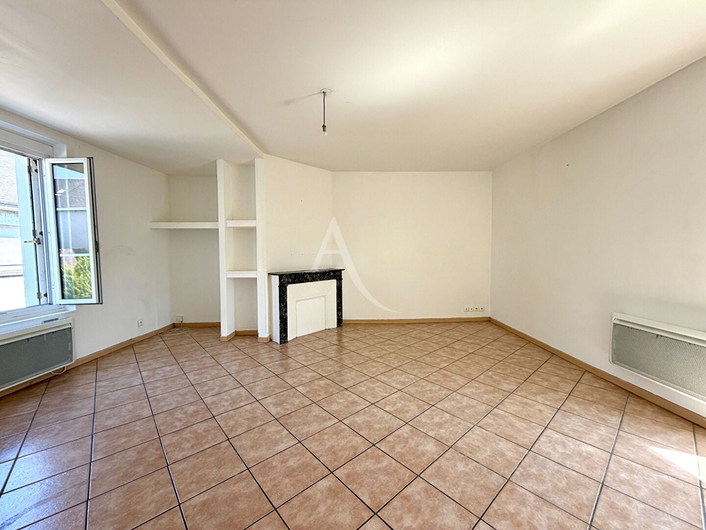 Flat D 82 in Saint-Martin-le-Beau