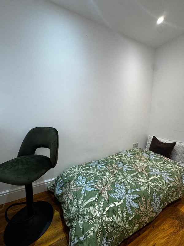 Room Upton Road South in Greater London
