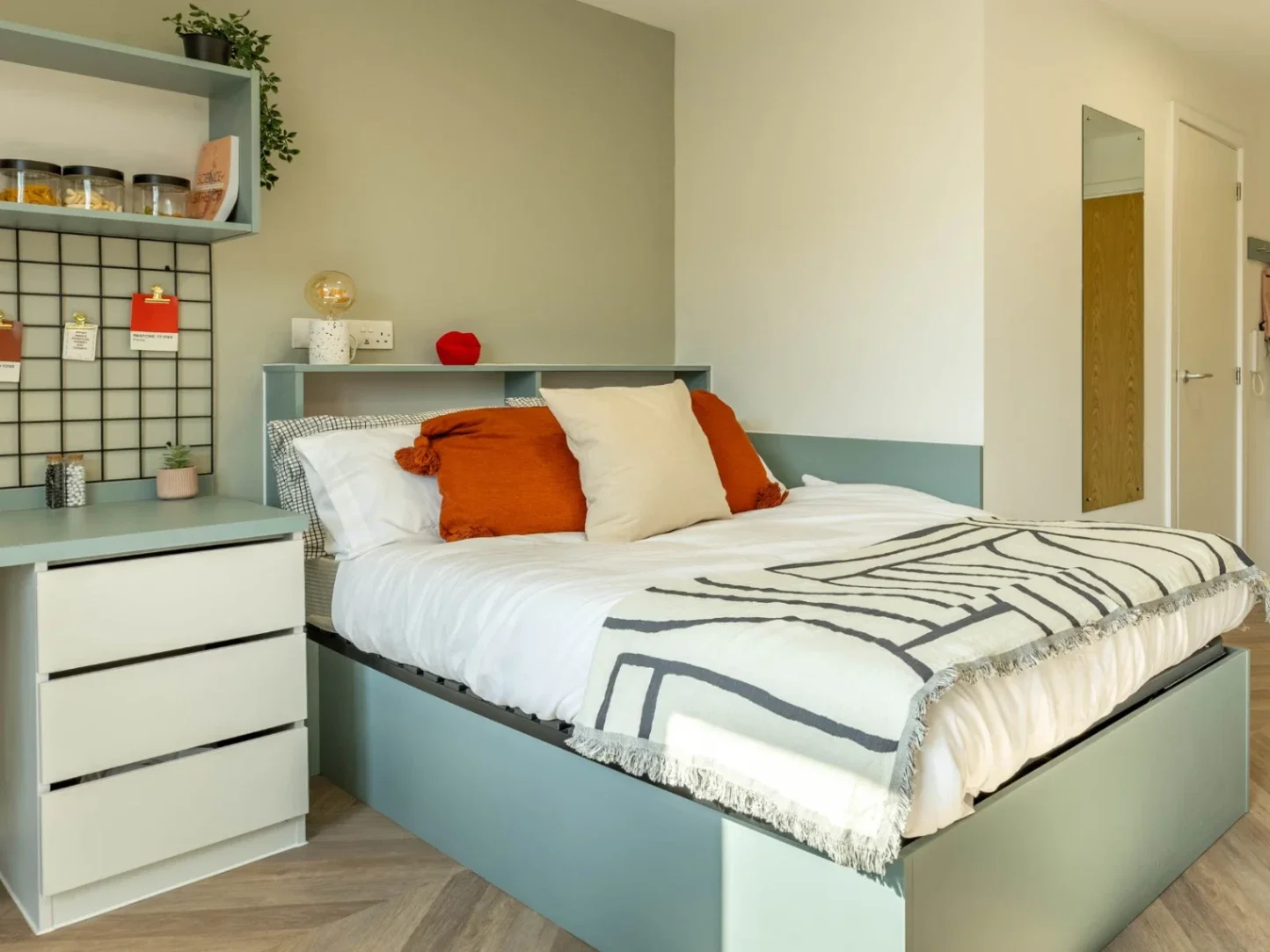 Room Lower Bristol Road in Bath