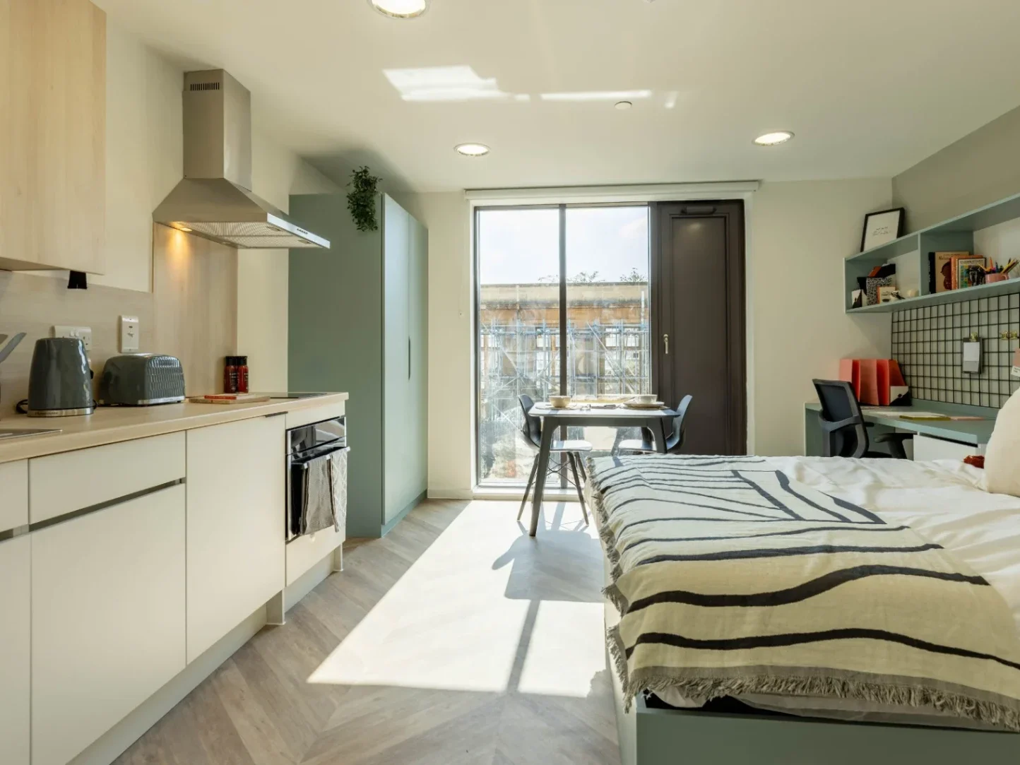 Room Lower Bristol Road in Bath
