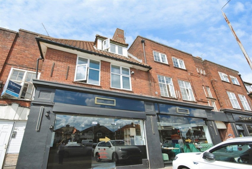 Flat Longspring in Watford