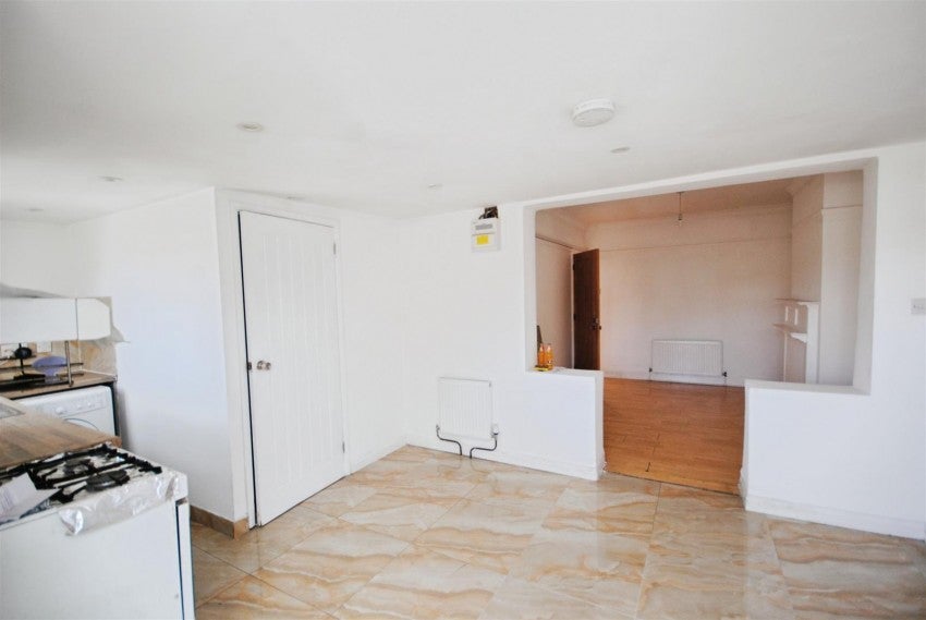 Flat Longspring in Watford