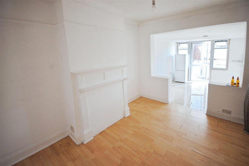 Flat Longspring in Watford