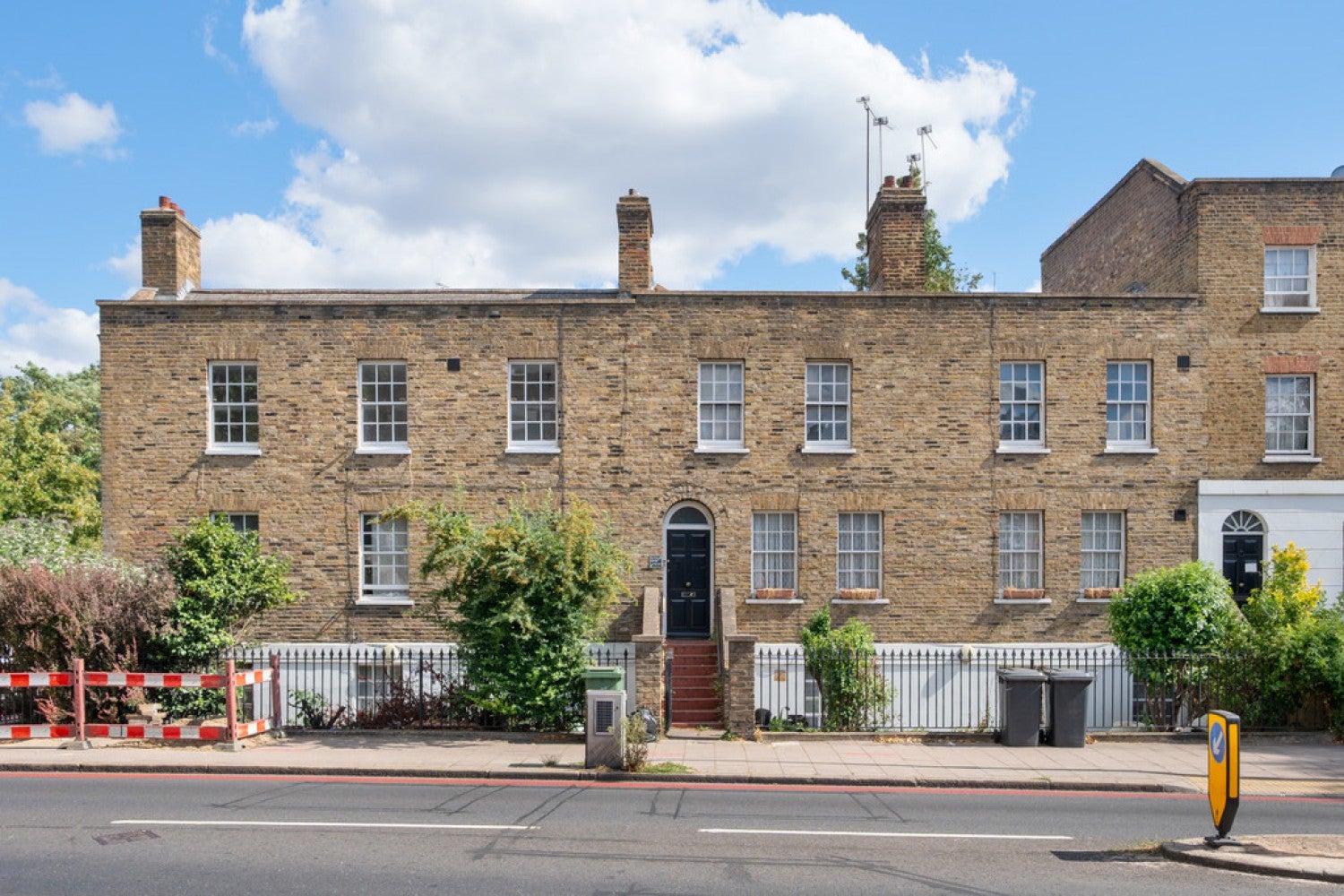 Flat Cornwall Square Kennings Way in Greater London