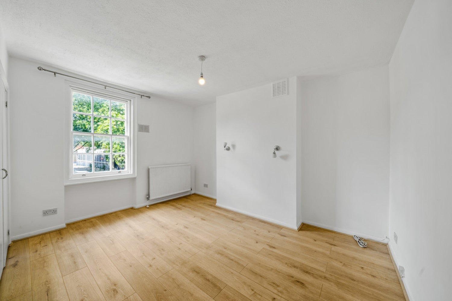Flat Cornwall Square Kennings Way in Greater London