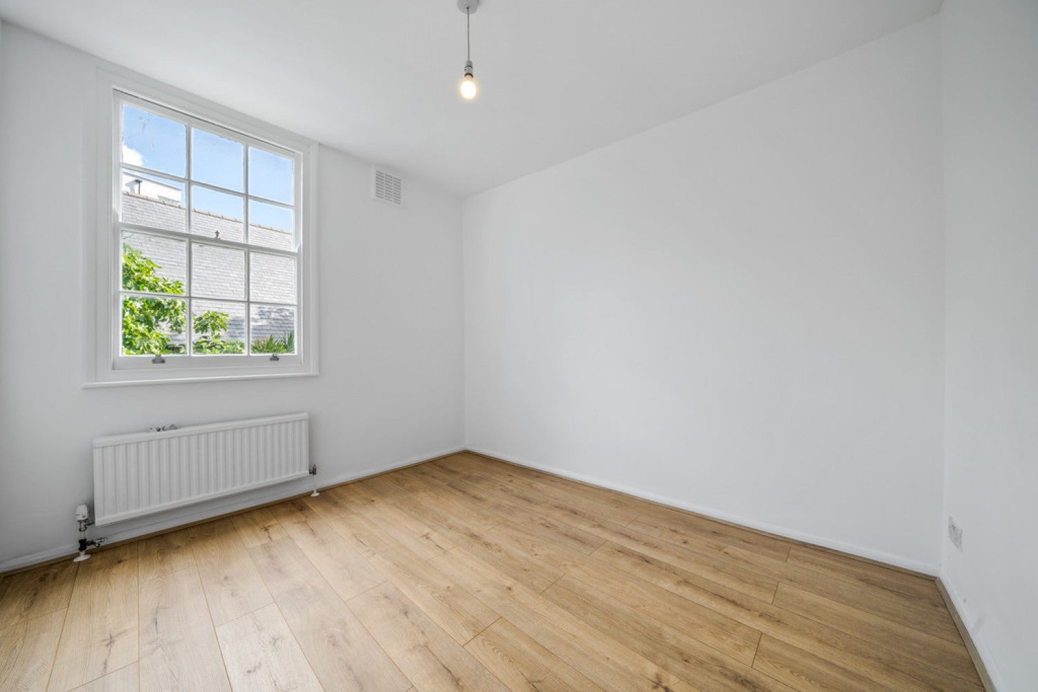 Flat Cornwall Square Kennings Way in Greater London