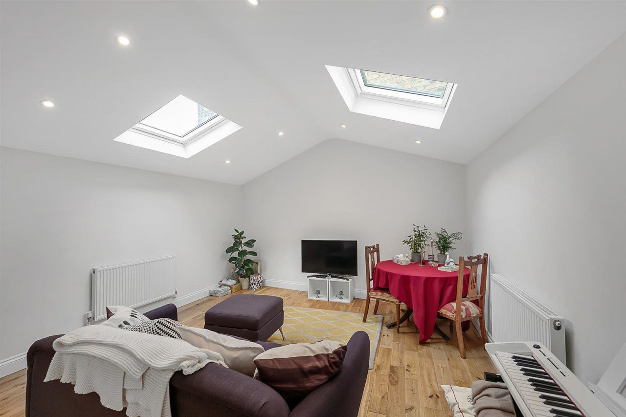 Flat Santley Street in Greater London