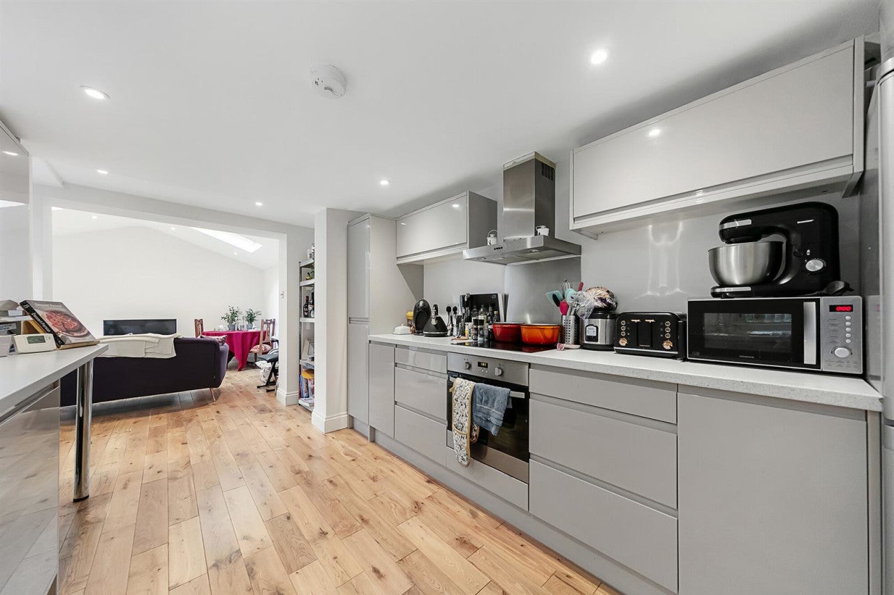 Flat Santley Street in Greater London