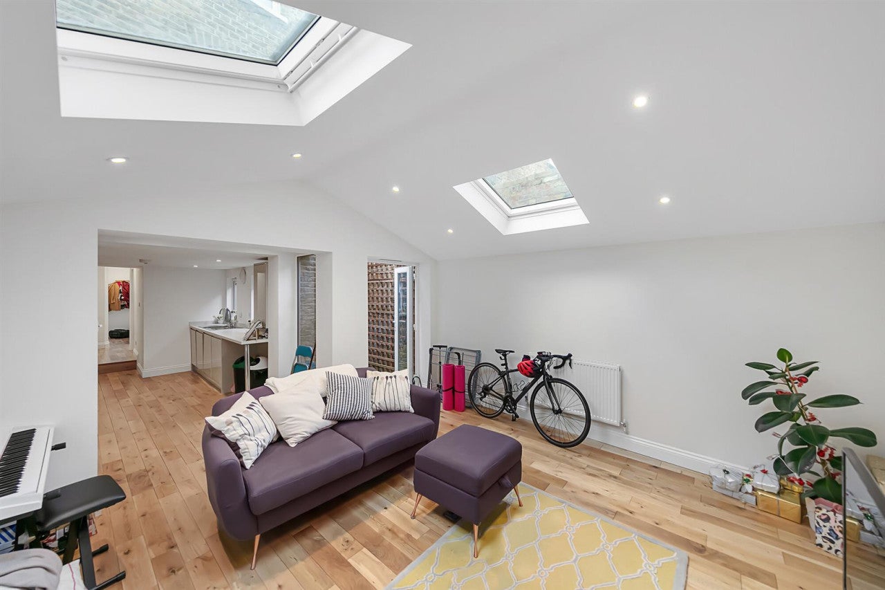 Flat Santley Street in Greater London