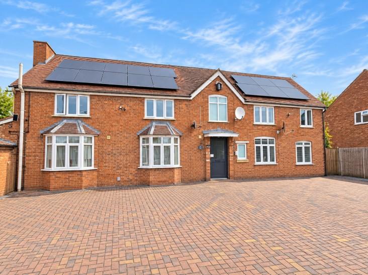 Flat Peregrine Close in Hereford