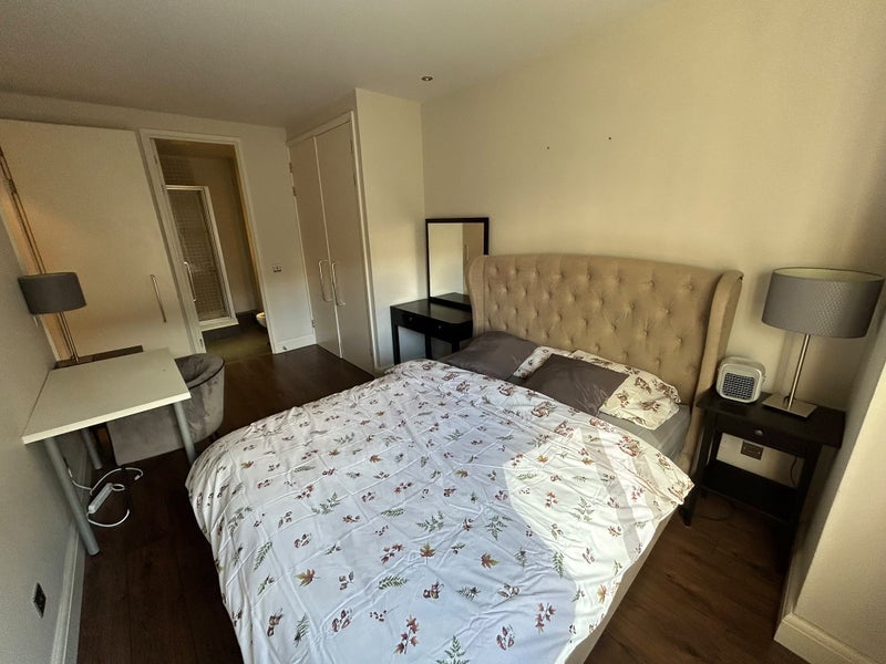 Room City Road in Greater London