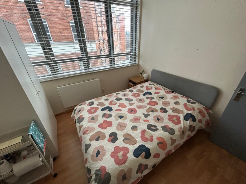 Room City Road in Greater London