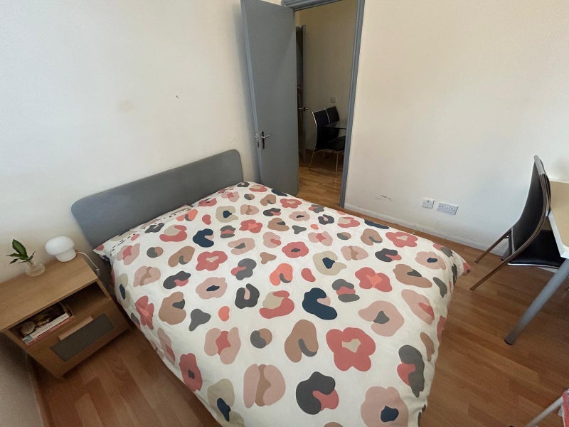 Room City Road in Greater London