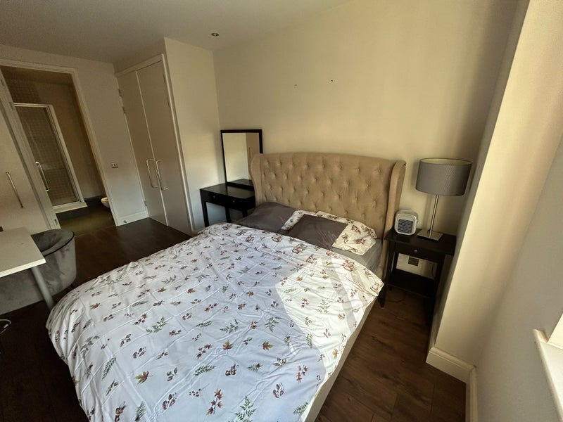 Room City Road in Greater London