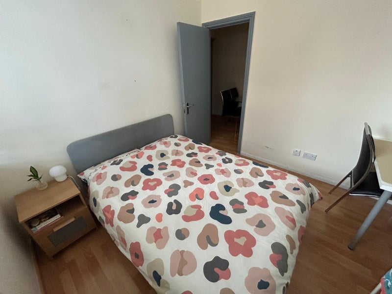 Room City Road in Greater London
