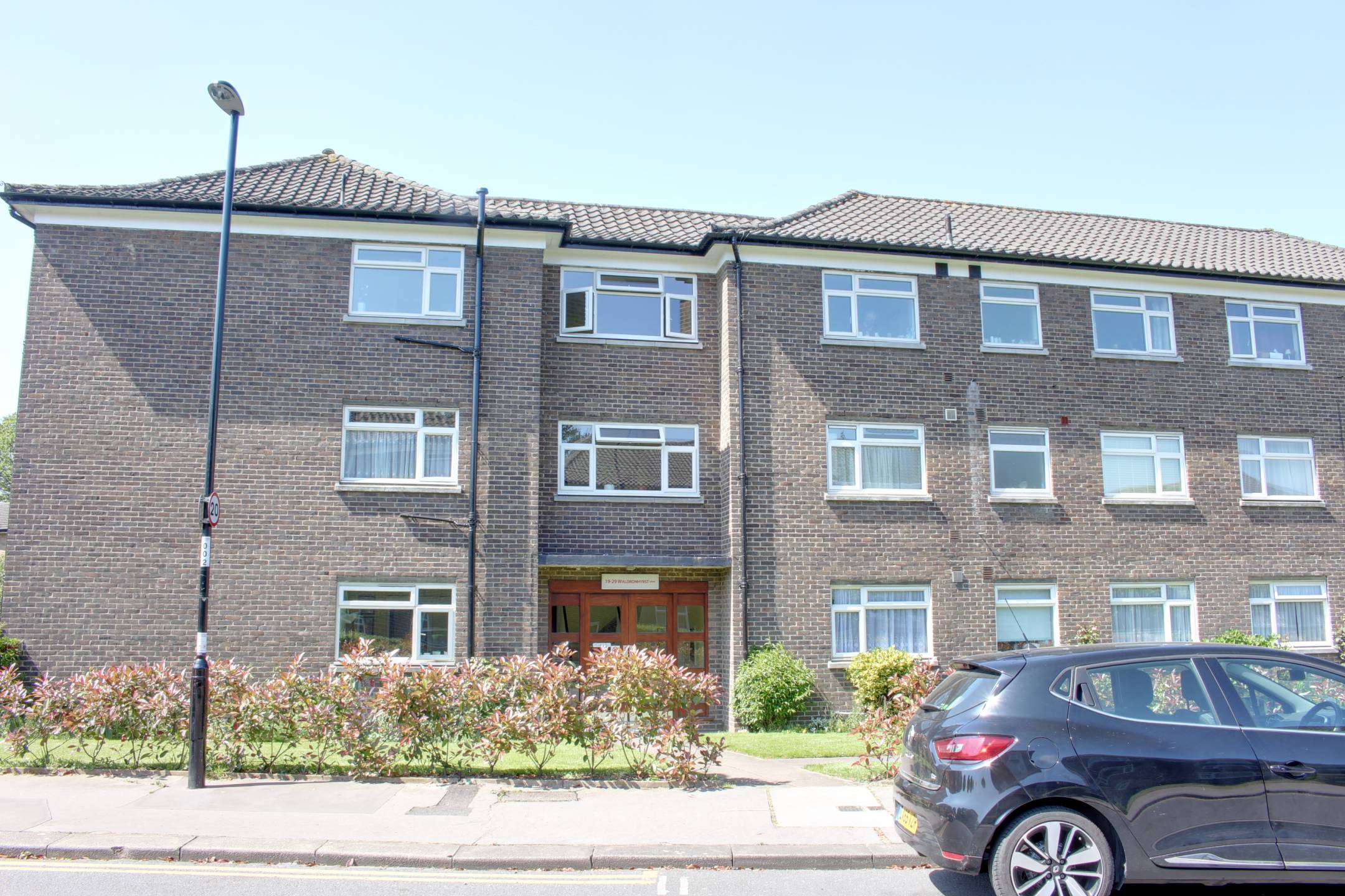 Flat Waldronhyrst in Greater London