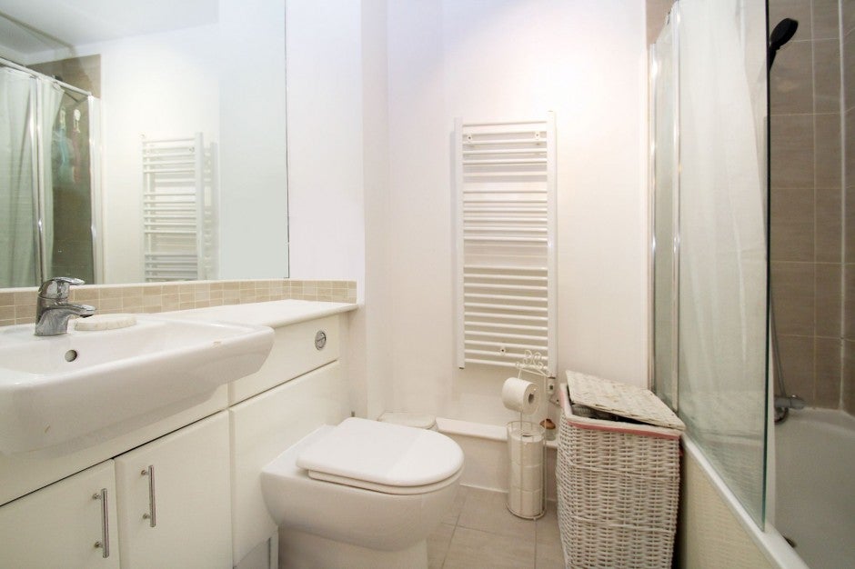 Flat Park Lodge Avenue in Greater London