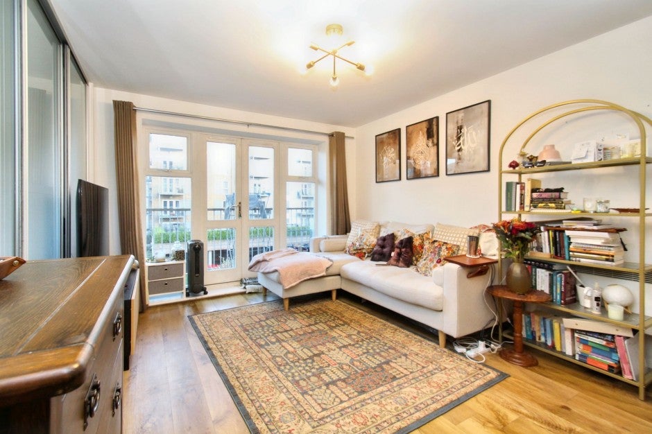 Flat Park Lodge Avenue in Greater London