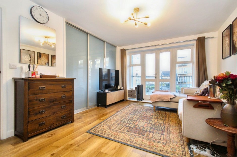 Flat Park Lodge Avenue in Greater London