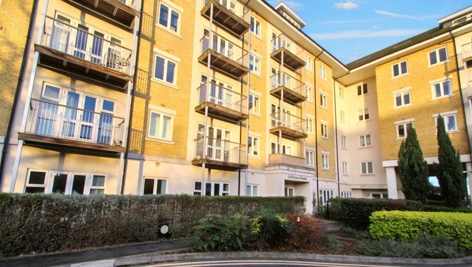 Flat Park Lodge Avenue in Greater London