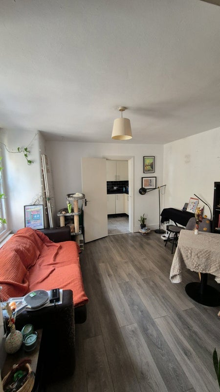 Room Elmington Road in Greater London
