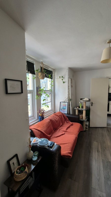 Room Elmington Road in Greater London