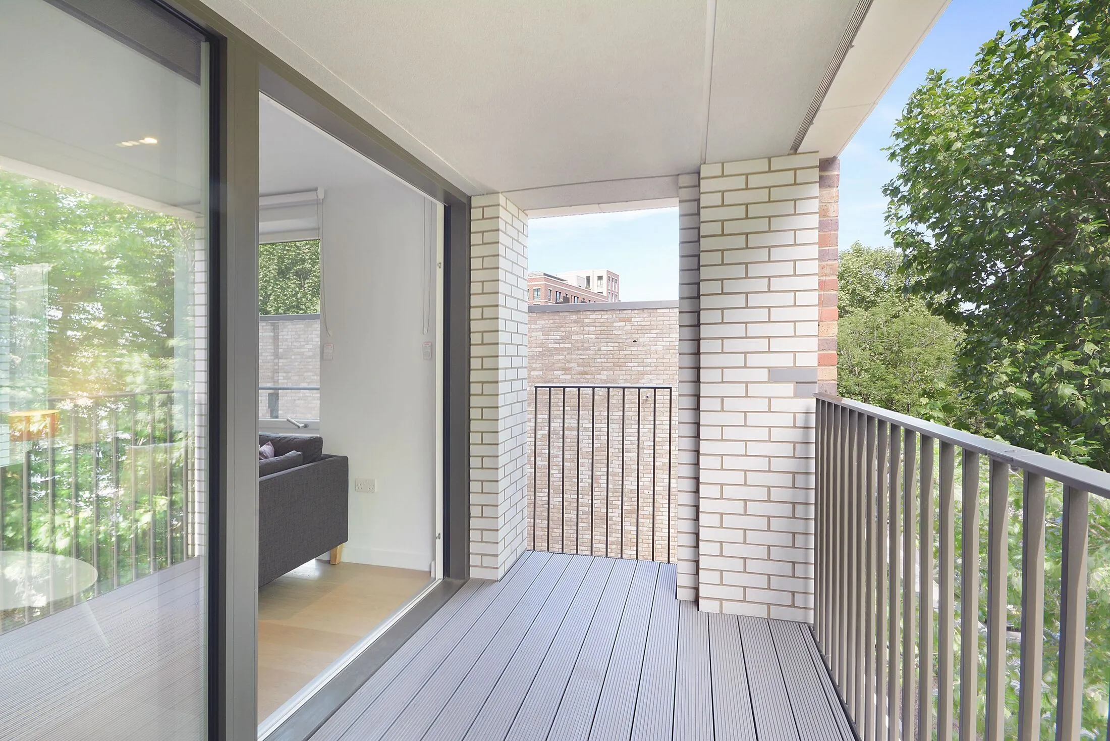 Flat Sayer Street in Greater London
