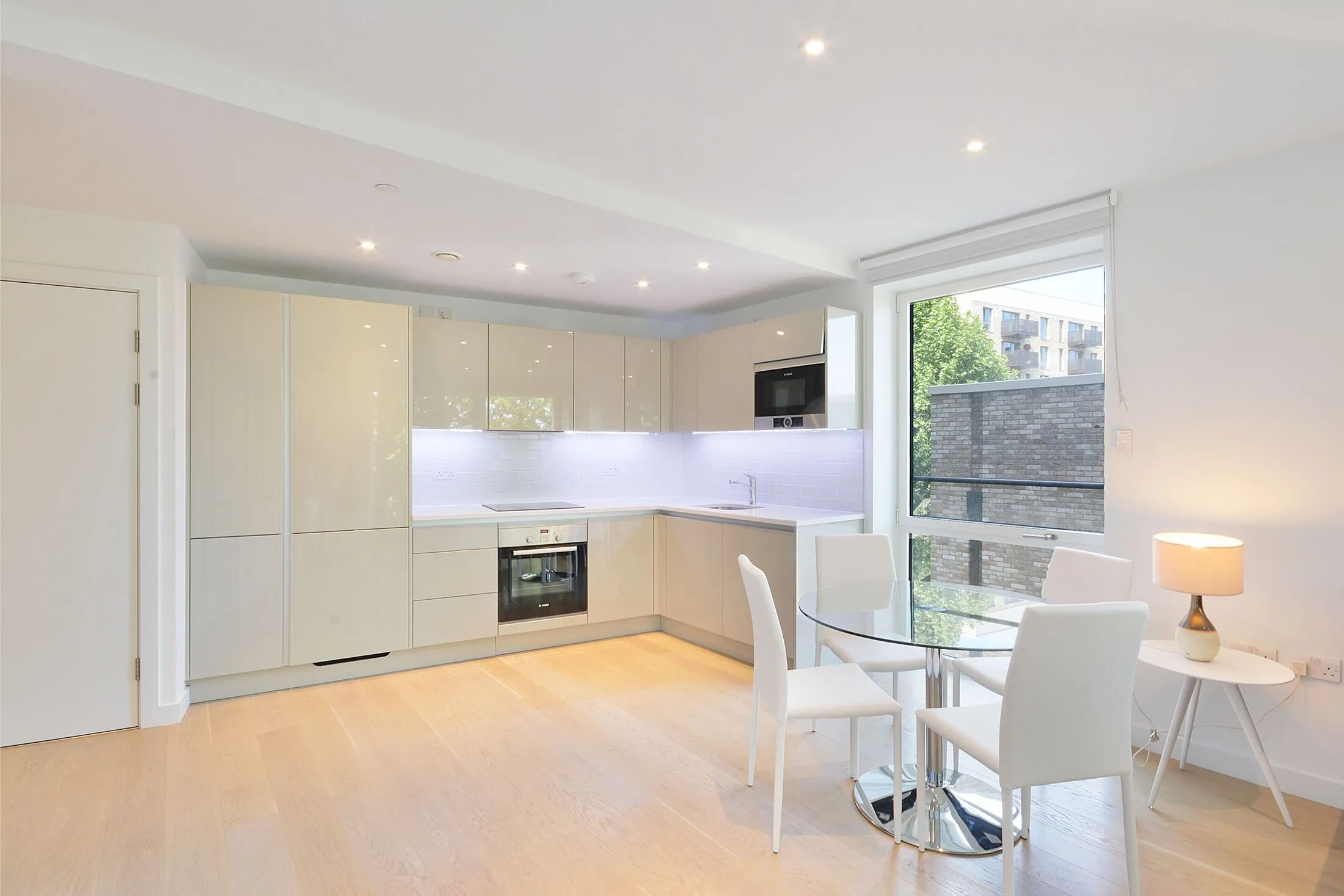Flat Sayer Street in Greater London