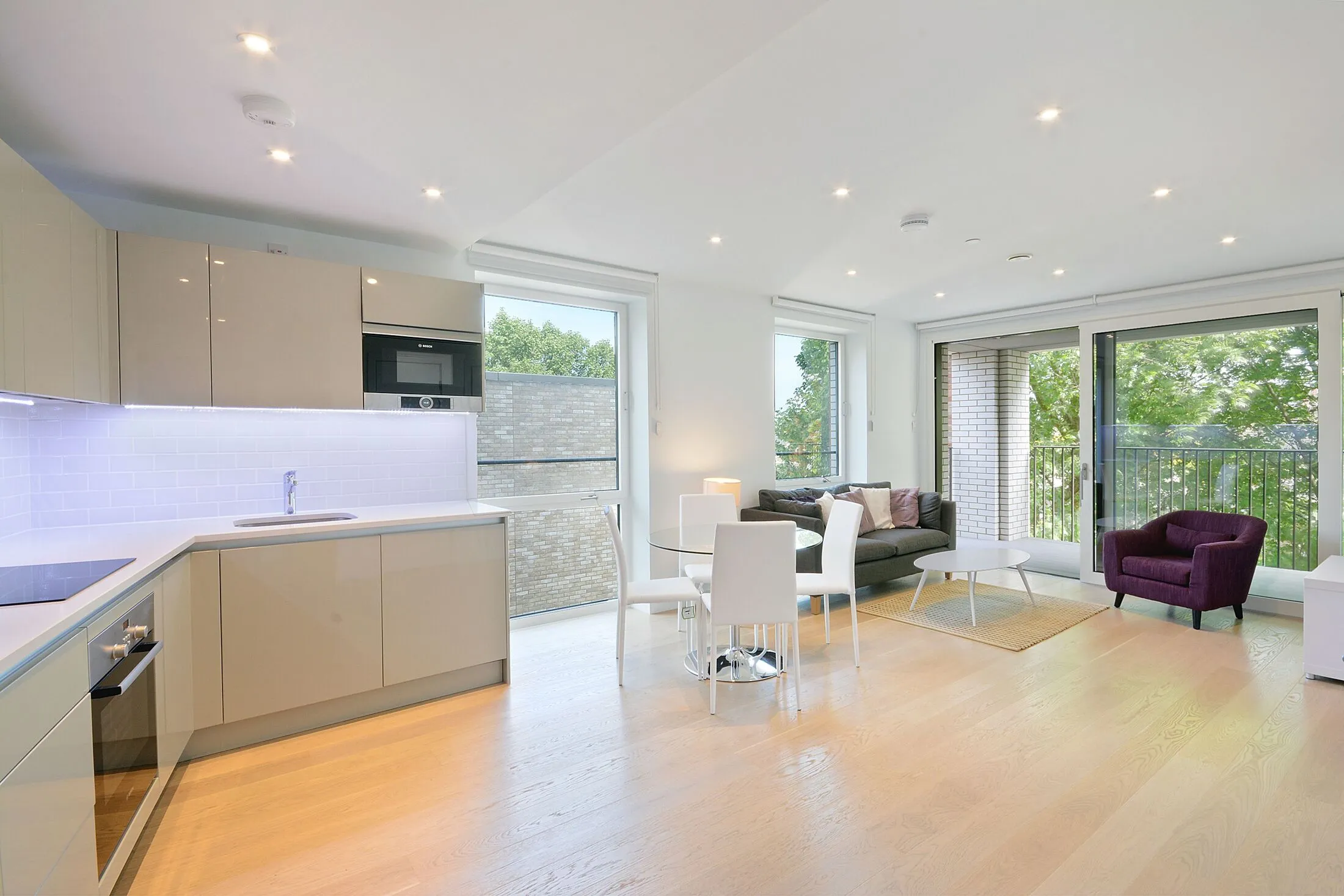 Flat Sayer Street in Greater London
