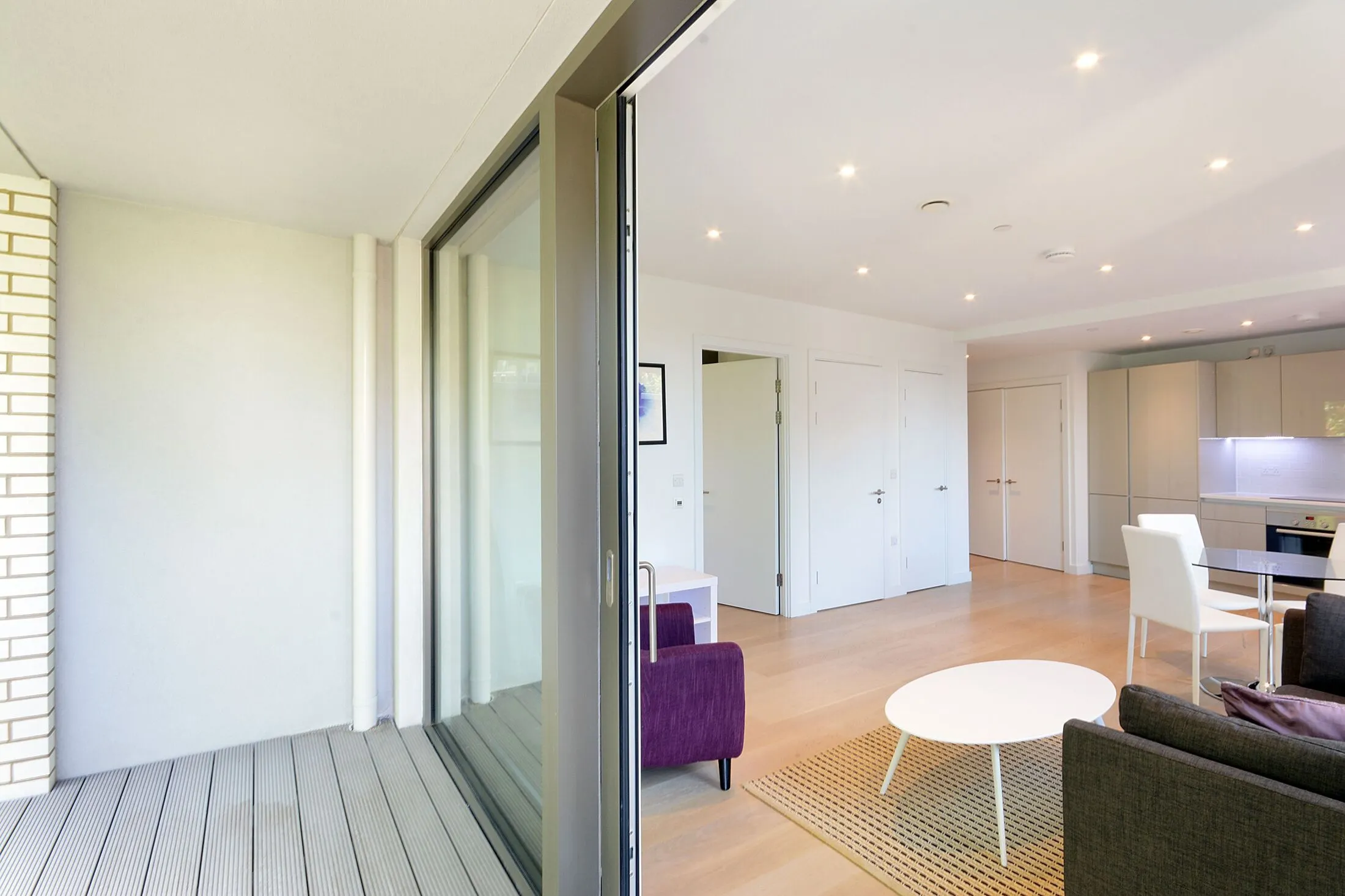 Flat Sayer Street in Greater London