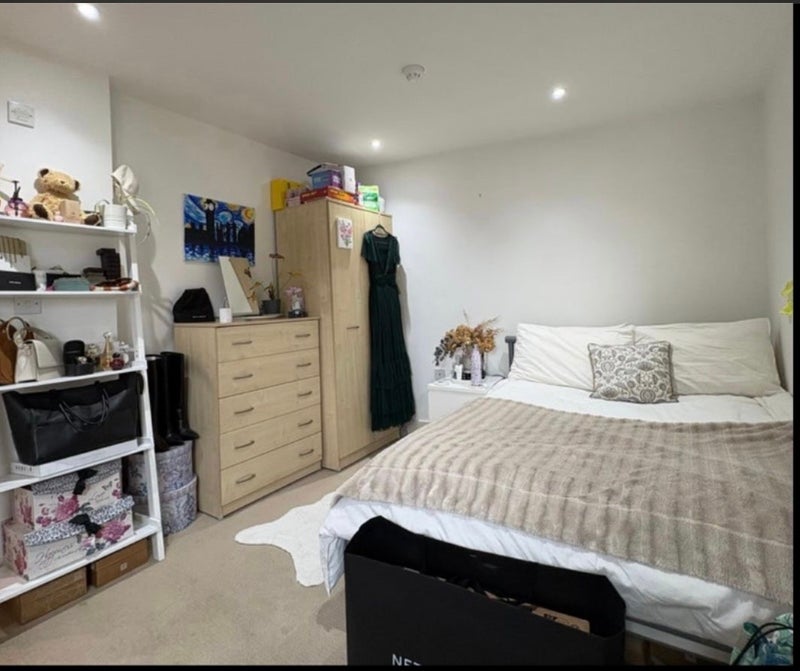 Flat Wandsworth High Street in Greater London
