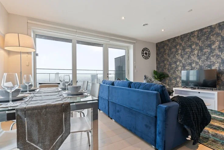 Flat Endeavour Square in Greater London