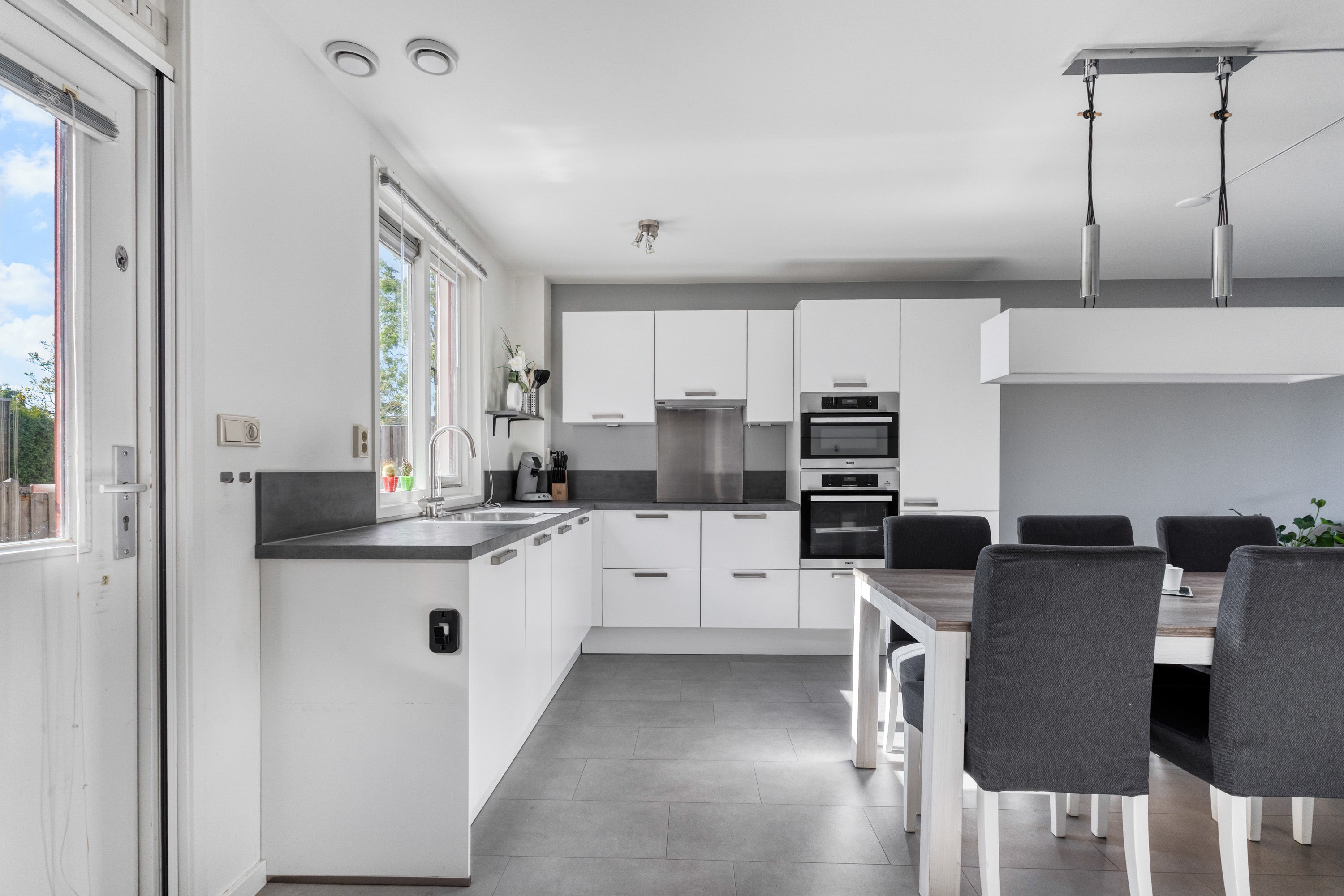 Appartement te koop: Basilicumweg 165, Almere